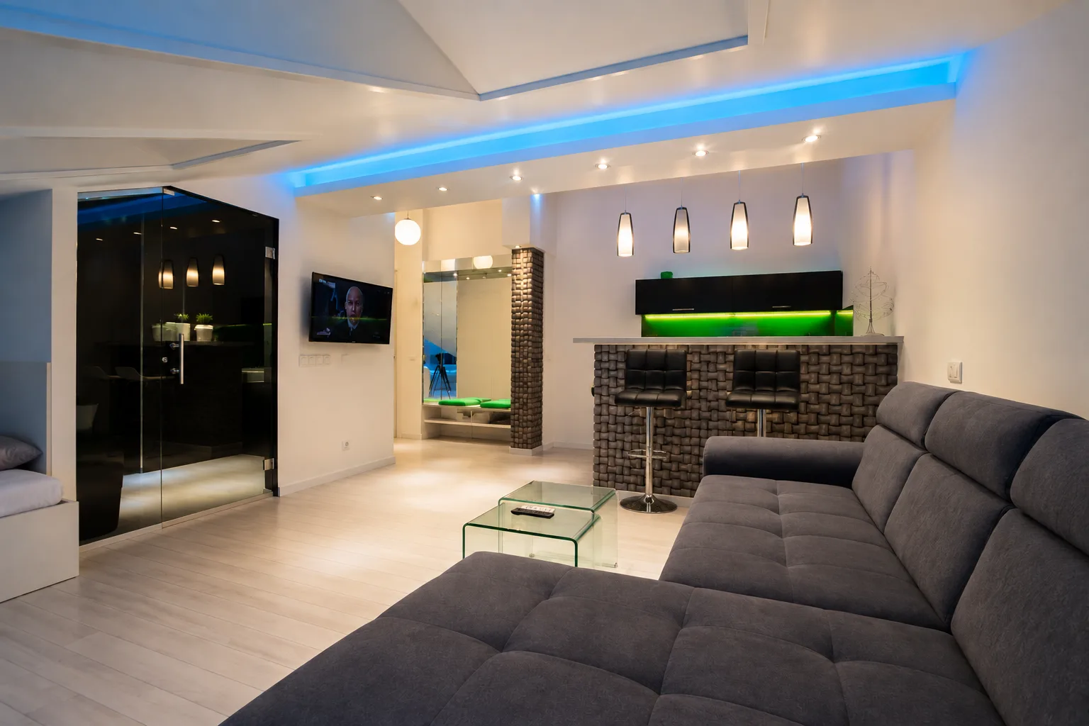 Domino 1 — apartment with a jacuzzi and sauna, Novi Beograd, Belgrade (photo 2 of 11)