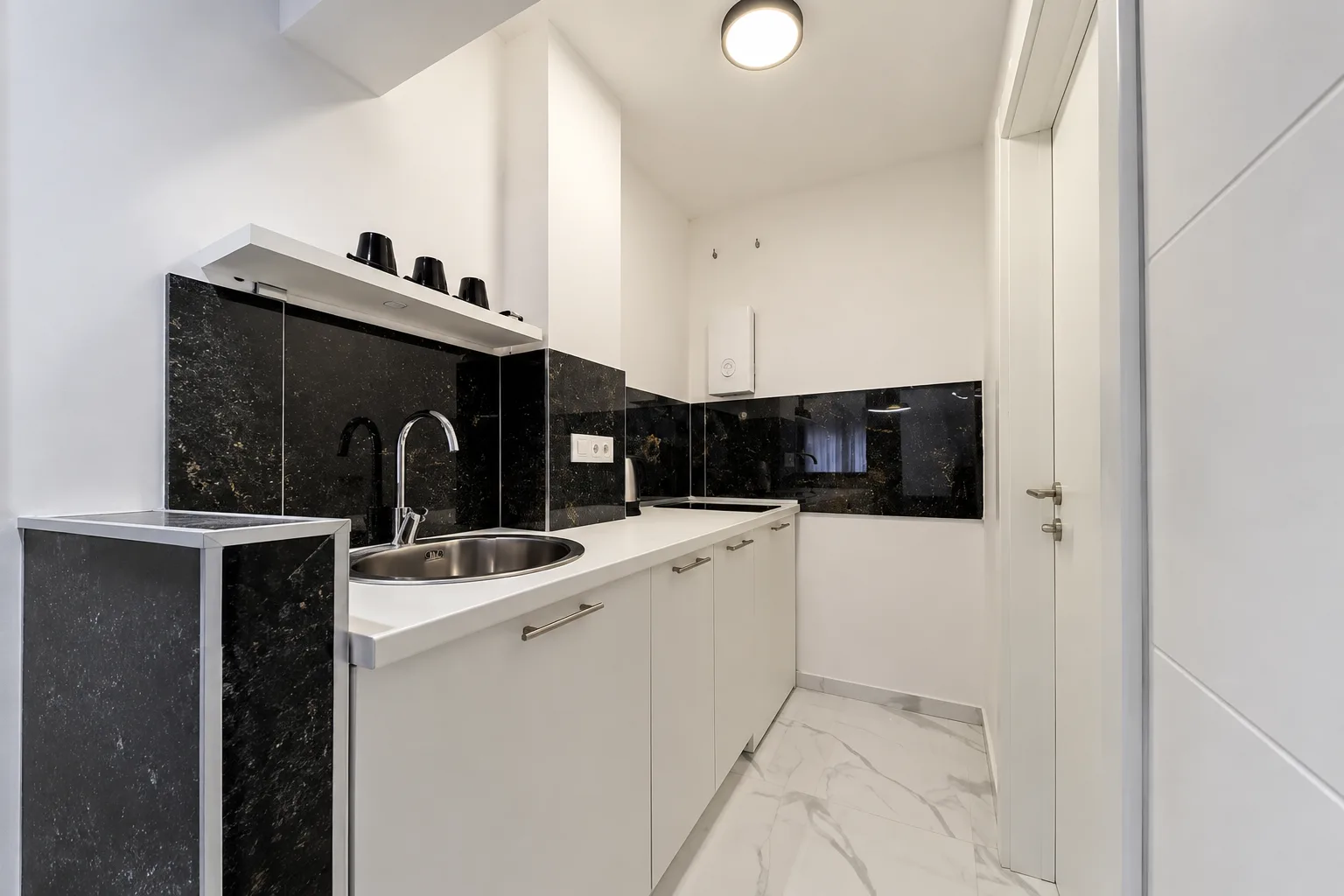 Dark nest 3 — apartman sa jacuzzijem, Zvezdara, Beograd (slika 4 od 18)