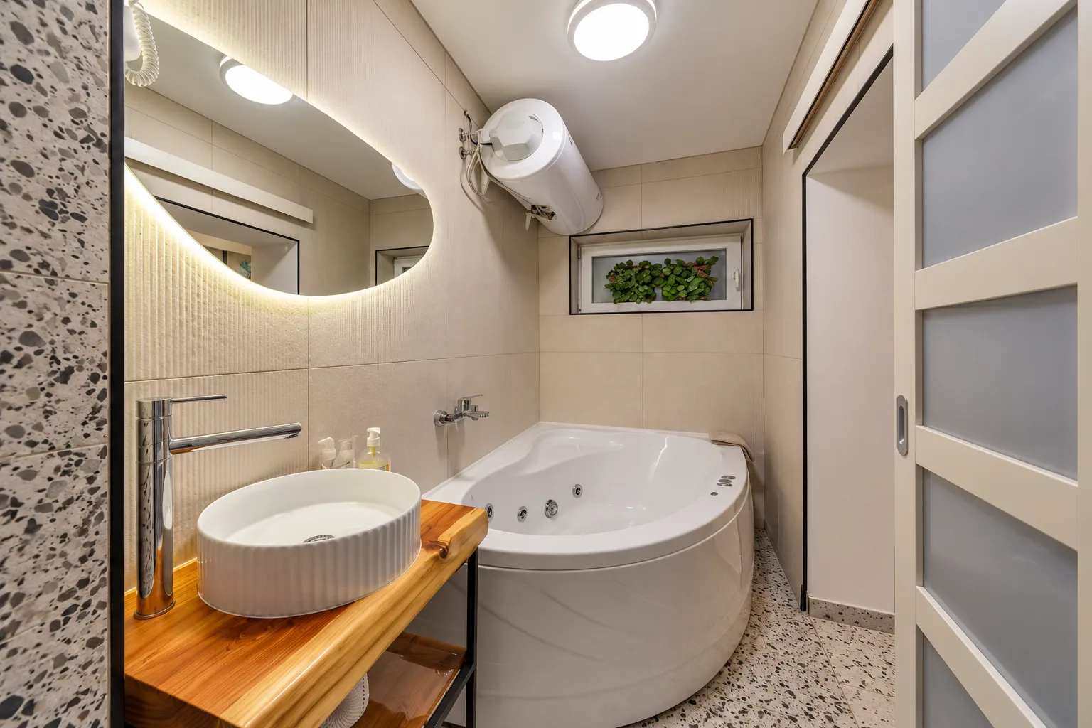 Keti spa — apartment with a jacuzzi, Zemun, Belgrade (photo 2 of 11)